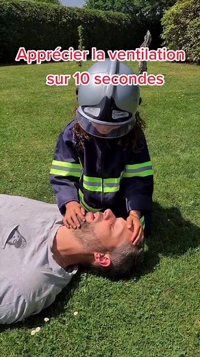 il n'y a pas d'âge pour apprendre les gestes de premier secours 🔥 au top ma petite nièce d'amour 😍 #secourisme #pompier #Firefighter #rescue #bombero #enfant #info #pls