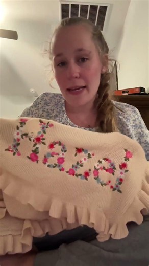A Closer Look: SWaddle AN Personalized Blanket (Honest Review) #swaddlean #babyblanket #embroidery