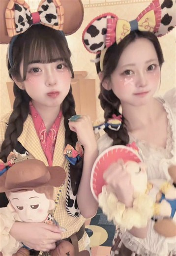 Woody and Jessie costume coordinates — Toy Story Disney outfit ideas