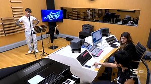 176K views · 2K reactions | Opi torna in saletta per lavorare con Giordana e i vocal coach in vista dell'esame che dovrà sostenere e mentre prova "Una vita da mediano"... #Amici25 | Amici di Maria De Filippi | Facebook