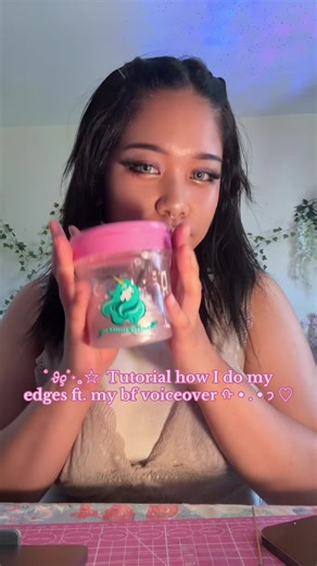 Enjoy this unhinged tutorial how I do my edges ft. my bf voice. I give my bf an A for effort ( ◡̀_◡́)ᕤ Product used: ⋆˚✿˖°𐙚 ECO STYLER UNICORN GLITTER GEL (usually find either online, or hair product shops in Peckham) ໒꒰ྀིᵔ ᵕ ᵔ ꒱ྀི১ #fyp #xybca #xyzabc #xbcyza #fyppp #filipinagirl ##edges#edgestutorial #voiceover #unhinged #rawr