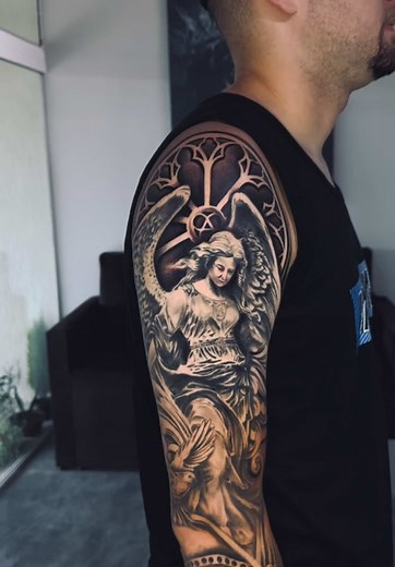 Fechamento de Braço: A Arte da Tatuagem Masculina