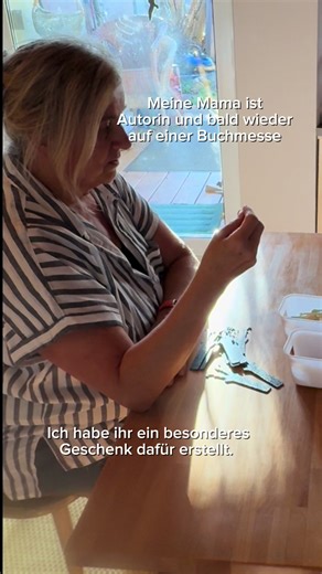 Sie hat sich so gefreut 🥹 Ich finde die aber selber so schön. Anzeige/ Meine Mama wollte für die Buchmesse Schlüsselanhänger, Lesezeichen, etc, die sie den Besuchern mitgeben kann. Also habe ich mich gleich an meinen K2 pro von @Creality official gemacht und losgelegt. Das tolle ist, dass die Software super intuitiv zu bedienen ist, es sehr viele Vorlagen gibt (auch sehr viele kostenlose) und der Druck richtig einfach und schnell geht. Ich habe noch so viele Ideen und Projekte im Kopf und aktue