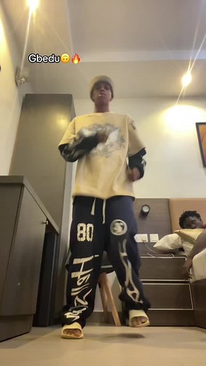 #officiallarry07 @MUSIC MACHINE🔮