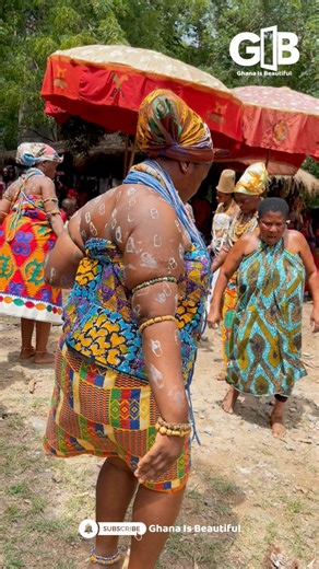 This is Klama, a traditional dance performed during Dipo, the puberty rite of the Krobo people of Ghana. Dipo is a sacred initiation ceremony that marks the transition of young Krobo girls into womanhood. It is traditionally reserved for virgins and symbolizes purity, discipline, and readiness for adulthood. Ghana is Beautiful ❤️ #ghanaisbeautiful | Ghana is Beautiful