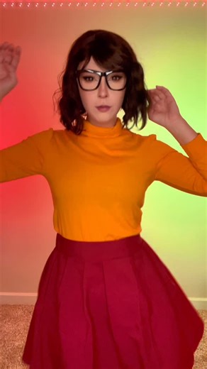 Ariel 🐇 on Instagram: "#velma #velmacosplay #velmadinkley #scoobydoo #cosplay #cosplayer #cosplaytransition"
