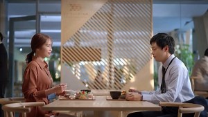 JUNA on Instagram: "北海道新聞デジタルCM 北海道を持ち歩こう〜北見・釧路出張編〜 北海道各地域の独自ニュースを掲載🌸 政治・経済から気象・災害・道路状況まで北海道で隅々まで取材した最新情報や地域の話題はぜーんぶここ(北海道新聞デジタル)に載ってます💁🏻‍♀️📱✨ 道産子として北海道の知識が増えた楽しい撮影でした👏🏻 TVCM、駅や空港のサイネージ等で公開しています！ 有難う御座いました🌸 #北海道新聞 #北海道新聞デジタル #道新デジタル #igor #igormodel #札幌モデル"