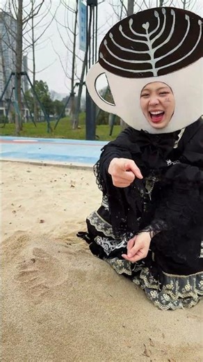 善良的Ballerina Cappuccina在这场争夺游戏中获得了零食！#funny #brainrot