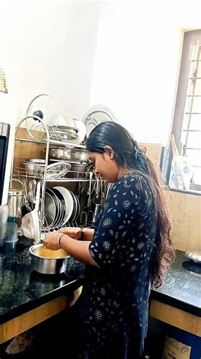 ഒരു പൈനാപ്പിൾ കൊണ്ട് ജ്യൂസ് ഉണ്ടാക്കി ഉപ്പും മുളകും കൂട്ടി തിന്നു ബാക്കി കറിവെച്ചു🤣🤣✨