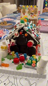 Okay it’s time to choose who won the gingerbread house contest | Meme Krunchymuffin