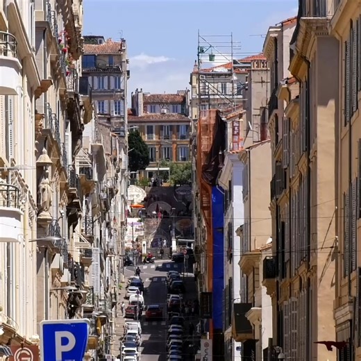 🎥 Chanter au Quotidien – un film sur la puissance de la voix, l’éducation et le partage. Depuis 2020, Musicatreize fait chanter chaque semaine des centaines d’enfants à Marseille, dans le cadre du programme Chanter au Quotidien. À travers la voix, ils découvrent la confiance, l’écoute et la joie d’apprendre ensemble. 💛 Chanter au Quotidien est soutenu par la Fondation Bettencourt Schueller, la Cité Éducative M14, en partenariat avec le laboratoire des neurosciences cognitives d’Aix-Marseille U