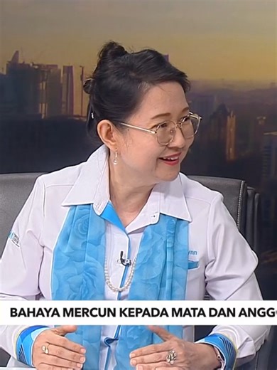 Terkena percikan mercun pada mata? Ikuti langkah kecemasan ini Percikan bunga api atau letupan mercun terkena pada mata? Jangan panik! Ikuti penjelasan berkenaan langkah kecemasan yang boleh dilakukan sebagai langkah awal oleh Pakar Perunding Oftalmologi UKM Specialist Centre, Prof Dr Mae-Lynn dan penjelasan rawatan yang dikendalikan oleh UKMSC oleh Ketua Pegawai Operasinya, Dr Muhammad Naqib. #AWANIPagi #AWANInews