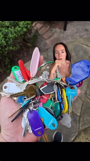 Chenelle | Pet Industry Mentor + Podcast on Instagram: "Life is so much simpler when you stop adding unnecessary tasks / stress / responsibilities to your business. Lock boxes can be hidden and are secure. They are very difficult to break into and I would say 95% of your clients ARE in a position they can have their own secure key storage. One of my clients once said her client pushed back on a lock box saying it was a security compromise because someone could smash it open. DAVID, honey… if som