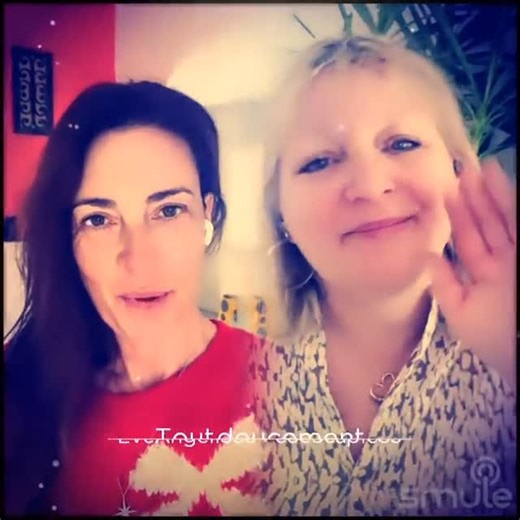 Eve Angeli on Instagram: "C’est lundi ! Mais on ne se laisse pas abattre avec un peu de musique pour adoucir les mœurs et en duo pour célébrer le partage. Sur une chanson chère à mon cœur et à celui de mon papa 💝💝💝"