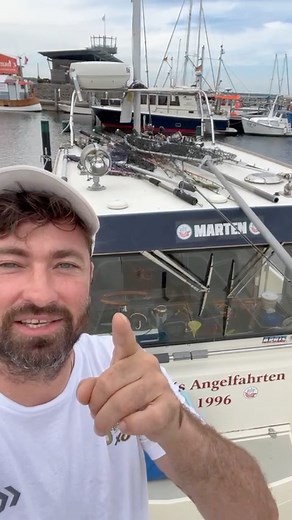 Wie kommt ihr zur Show nach Hamburg? 🚁🚜🚲 Und wen bringt ihr mit? #martendasboot #vollkontakt #tour #hackisangelfahrten | Marteria