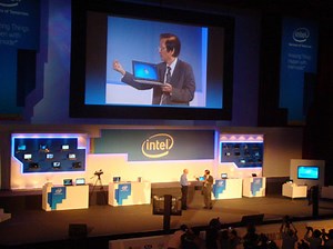 Intel shows off six Medfield tablets running Honeycomb, all of them glitchy