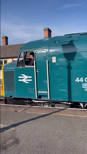 Class 44 (44004) at Swanwick. #trains #diesellocomotive #britishrailways #railways #heritagerailway