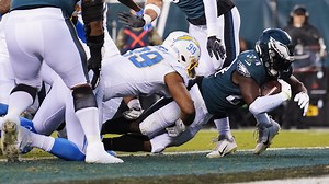 Jordan Howard slices in for goal-line rushing TD