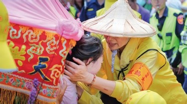 四月瘋媽祖 白沙屯媽祖4/12、大甲媽4/17起駕 - Yahoo新聞