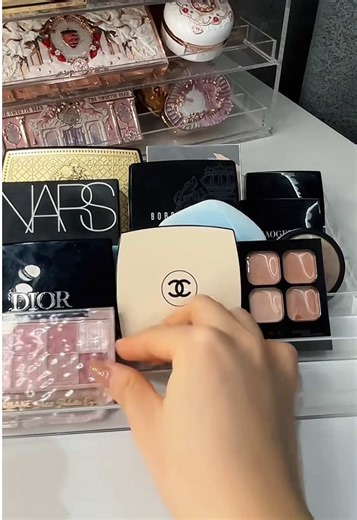Expert Tips for Organizing Your Makeup Collection