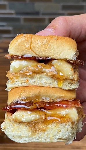 56K views · 285 reactions | “ELVIS” SLIDERS! 樂肋 Ingredients:...