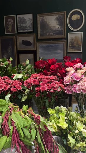 FleurElise Floral Studio on Instagram: "We JUST launched new flower school classes for January and February!! Trust us when we say that these classes will sell out so quickly!! When you buy your ticket, you get the yummiest meal everything you need to create a beautiful floral arrangement a two hour lesson and ask all of your floral questions!! you can buy a ticket through the Link in our bio ￼✨ & of course we will be using @Accent Decor, Inc. vases 🤪 #fresno559 #floralarrangement #diyflowers #