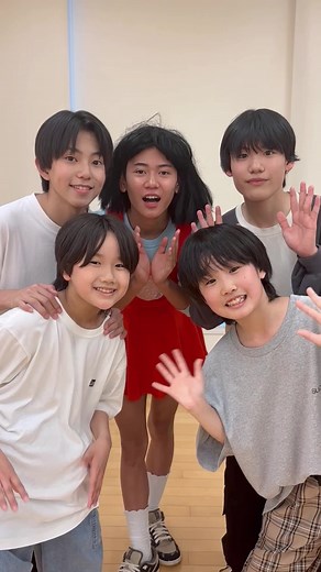 カミガタダンスチャレンジと関西ジュニアによる無責任でええじゃないかLOVEの踊り