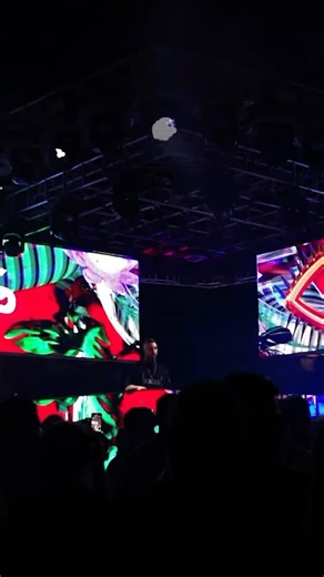 EPIC pool days don’t get much better than @atlasbeachclub ! 🏝️✨ Here, EVERY DAY is a beach party! 🎊🥂🙌 Grab your mates and relax on their spacious daybeds - no reservation needed! Just show-up and soak-up the sun for IDR 150,000 including pool access, towel & daily show ☀️🏖️😎 Check-out their Sip & Dip daily cocktail Happy Hour offers from 10am to 5pm 🍹🍾🍸🧉 And keep hunger at bay with their delicious bites and meals - best enjoyed poolside! 🍔👙💦 Enjoy the best DJ beats and the ULTIMATE 