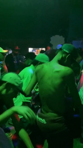 U$BAILE • SoundSystem(SP) on Instagram: "Bar Da Mari - Capão Redondo @_gyovannas @pocoo_upn @kauan__2004_ @lilymax.com.br33 #reggae #reggaemusic #reggaevibes #dancehall #dancehallreggae #bailereggae #capaoredondo #spcity"