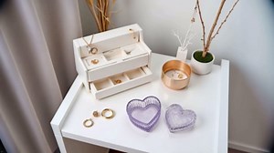 Cute Glass Candy Box - Glass Jar with Lids for Storage Candy Cookie, Vintage Candy Jar Candy Dish for Office Desk Buffet,3.34x3.34x2.68 H IN-GRB020-Green