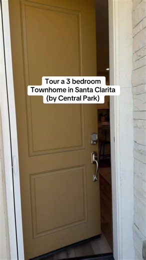 Explore This Stunning 3 Bedroom Townhome in Santa Clarita