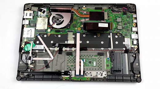 富士通LifeBook U9311Xの内部 - 分解とアップグレードのオプション