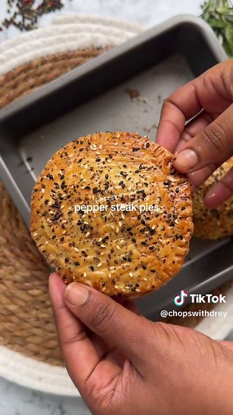 Easy Pepper Steak Pies Recipe for Quick Snacks