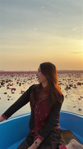 ทะเลบัวแดงสวยมากกกก 🥰💓 นางไอ่มาครั้งแรก ☺️🪷🐍 #ครูตอง101 #ทะเลบัวแดงกุมภวาปี #อุดรธานี