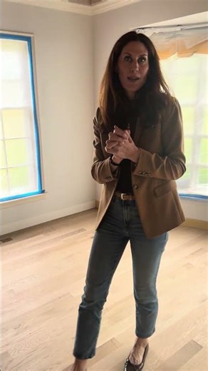 Exposed Beam ceiling and how to handle molding on a curved wall. #homerenovation#exposedbeam