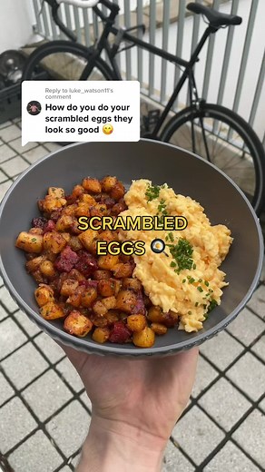 How to Make Perfect Scrambled Eggs with Blue Cheese