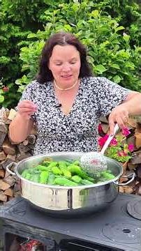 The best PICKLED CUCUMBER recipe, they stay crunchy and turn out 100%