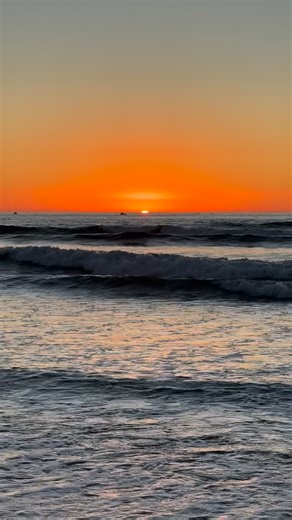 Sunset and twilight watching from Mission Beach 10/29/2025 #i❤️sd #sandiegoliving #sandiego #sunset #breath #touchsand #ocean | Maria Hesse