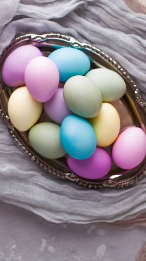 If you want to know how to dye Easter eggs with food coloring, then you've come to the right place. Rather than buying an egg-dying kit, simply raid your food coloring section. You'll be dying Easter eggs with food coloring in no time! #easter #eastereggs #coloring #foodcolor #craft | Kitchen Divas