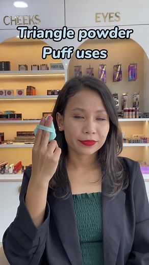 Get flawless makeup base with these triangular puff #fypシ #foryou #triangularpuff #blending #powderpuff #makeup