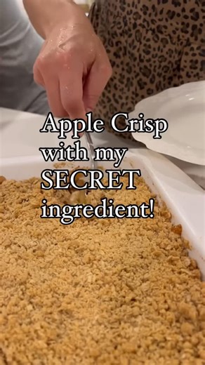55 reactions | 不 The Ultimate Apple Crisp Recipe with a Secret...