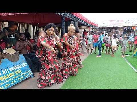 MAAME ODE SINGS APUUTOO LIVE KWADASO NZEMA WITH HER ADOWA GROUP #ADOWADANCE