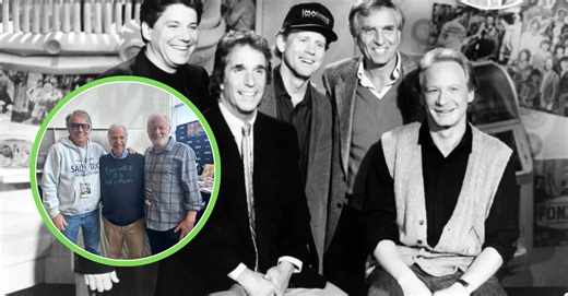 Henry Winkler Enjoys Heartwarming 'Happy Days' Reunion With Former Costars