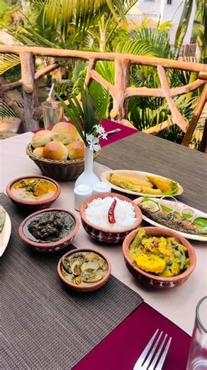 Patkar Hospitality Kudal on Instagram: "Bringing the coastal flavors to the Quantity Food Kitchen! 🌊🥥 Our SYBSC students mastered the art of Goan Cuisine in today’s practical. From grinding the fresh green masala for Chicken Cafreal to getting that perfect crisp on the Rava Fried Fish, they learned the intricacies of bulk cooking with regional authenticity. A delicious day of learning! 👨‍🍳🍛 . . #GoanCuisine #CulinaryArts #SYBSC #QuantityKitchen #StudentChefs #HospitalityManagement #GoanFood