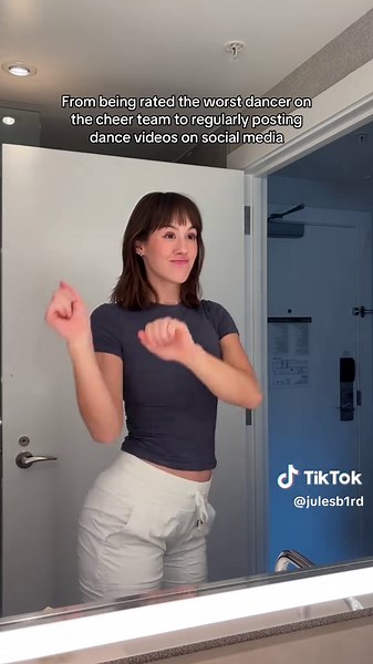 Jules Ari's Facial Expressions While Dancing
