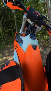 A little bit of Saturday style riding the KTM 125 XC-W in the woods. Listen to that engine scream! ktm.com/models/enduro/2-stroke/2025-ktm-125-xc-w #KTM #ReadyToRace #KTMOffroad #RaceOrange #Enduro #EXC #KTMEnduro #ChallengeAccepted #KTM125XCW | KTM