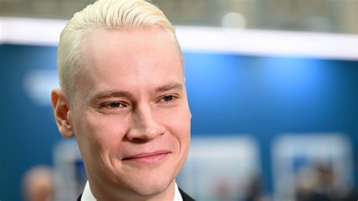 Guerre en Ukraine : un chanteur star pro-Poutine révèle sans le vouloir une position militaire russe lors d’un concert