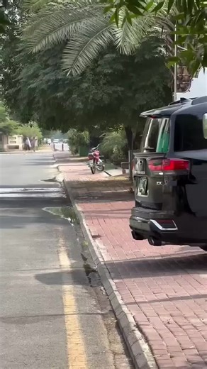 Toyota Land Cruiser vs. Lexus LX570: A Detailed Overview