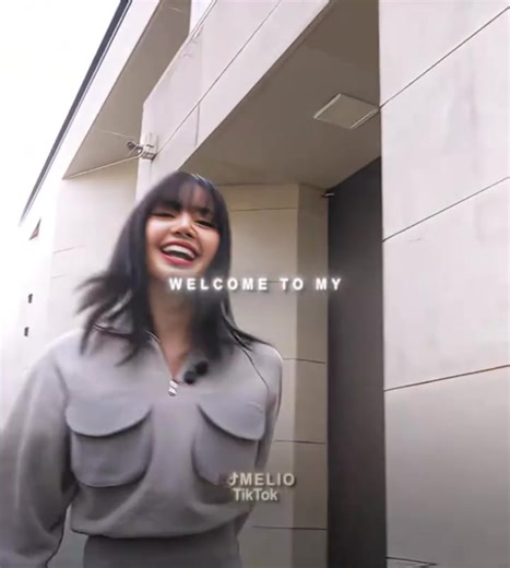 Oh my God she's so beautiful 😍#Lisa #editor #idol #blackpink #fyp