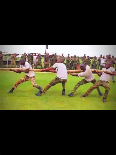 Gendarme vs Militaire: Le Duel de Danse Unique